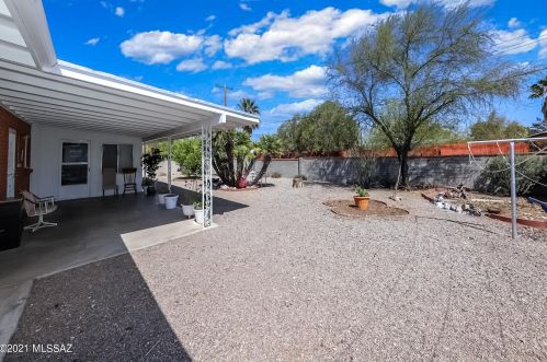 1232 Swan Rd, Tucson AZ 85718-6710 exterior