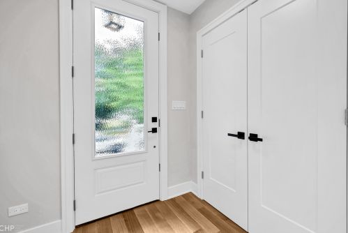 3025 Spaulding Ave, Chicago IL 60618-6808 exterior