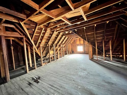 460 Clay Ave, Meskegon MI 49440-1002 exterior