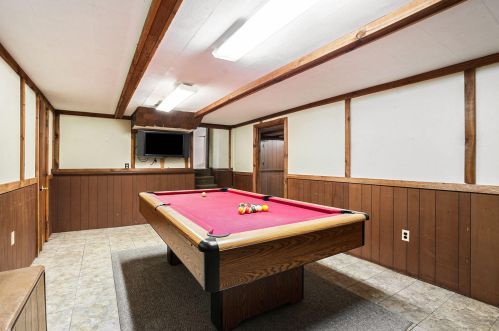 5467 Greenboro Dr, Grand Rapids MI 49508-6044 exterior