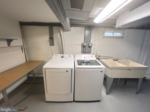 1871 Arena Dr, Trenton NJ 08610-2605 exterior