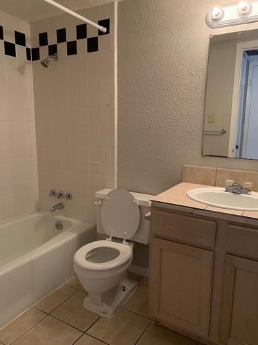 105 38th St, Austin TX  78705-1525 exterior