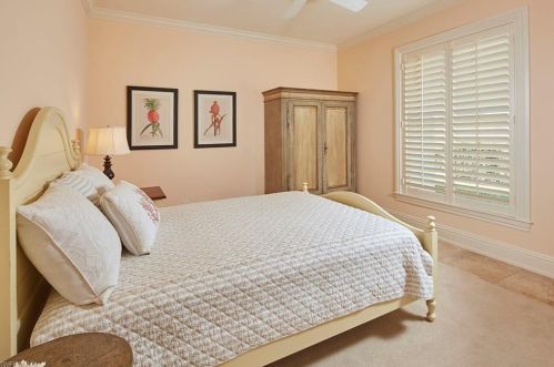 1070 Spanish Moss Trl, Naples FL 34108-2414 exterior