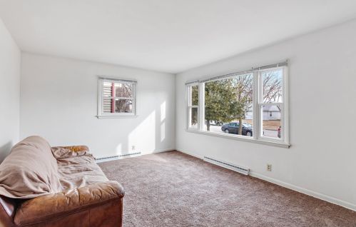 5901 69th St, Milwaukee, WI 53218-1813