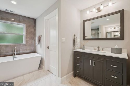 8819 Victory Ln, Rockville MD 20854-3643 exterior