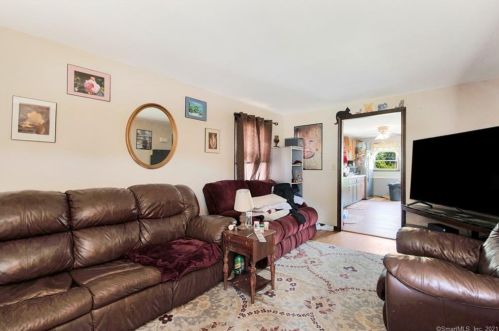 23 Horace St, Manchester CT 06040-6423 exterior