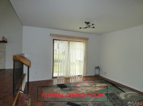 8 Auld Way, Edison NJ 08817-2401 exterior