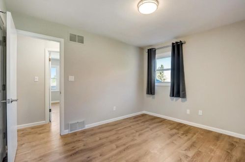 4870 82, Milwaukee WI 53220-4219 exterior