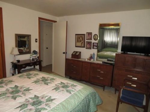 552 Lebanon Mnr Dr, Pittsburgh PA 15122-3225 exterior