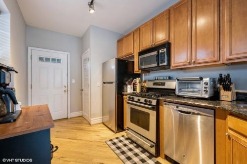 2753 Melrose St, Chicago, IL 60618-5907