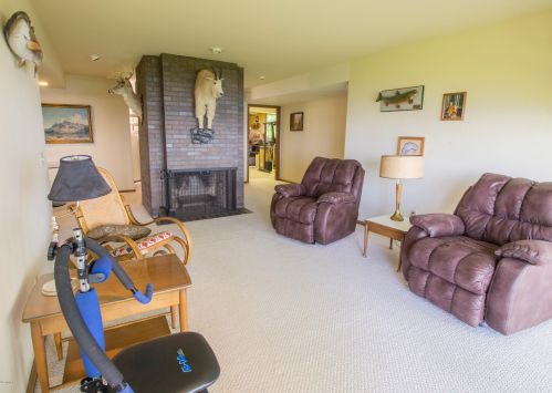 300 Cir Dr, Meskegon MI 49445-2712 exterior