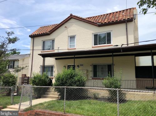 2830 R St, Washington DC  20007-2918 exterior