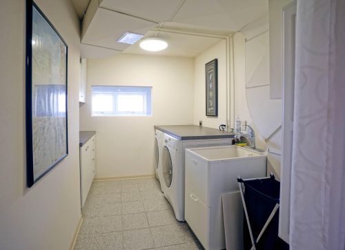 9355 Thrush Ln, Milwaukee WI 53217-1375 exterior