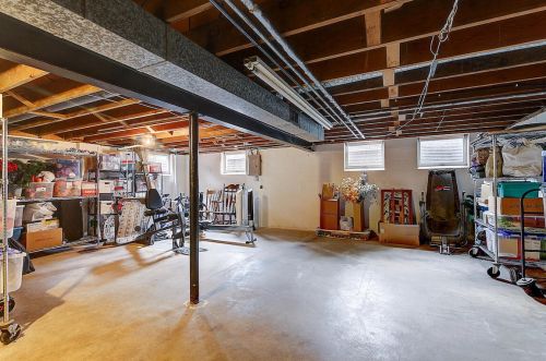 6038 Ironwood Ln, Milwaukee WI 53217-4423 exterior