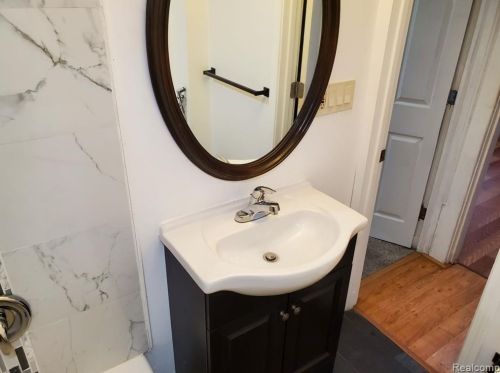 18033 Hanna St, Melvindale MI  48122-1422 exterior