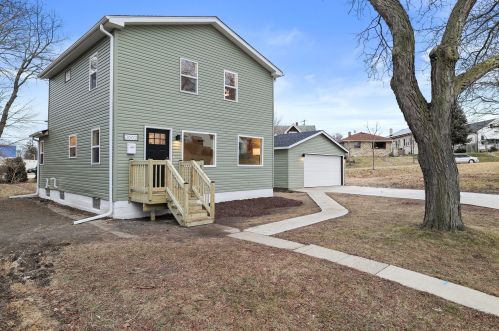 3662 32nd St, Milwaukee WI  53221-1115 exterior