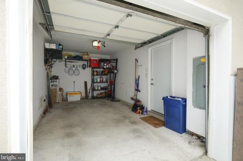 211 Brown St, Philadelphia PA  19123-2256 exterior