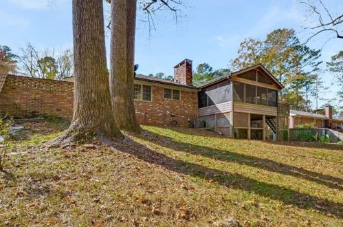 2607 Hawthorne Dr, Atlanta GA 30345-1328 exterior