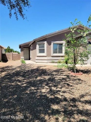 7704 Meadow Spring Way, Tucson AZ  85747-5654 exterior