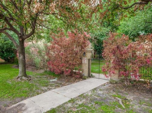 4809 Central Expy, Dallas TX  75205-3520 exterior