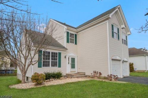 53 Saxton Dr, Hackettstown, NJ 07840-1742