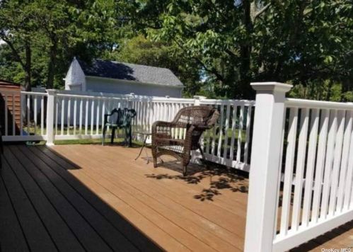 991 Dana Ave, Valley Stream NY 11580-1310 exterior