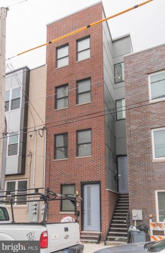 1958 8th St, Philadelphia PA 19122-2023 exterior