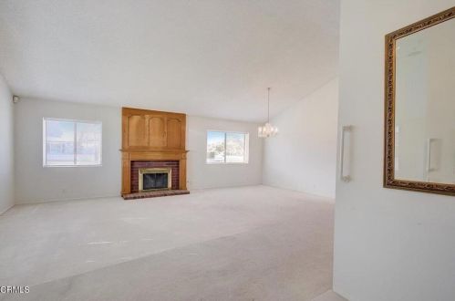 1041 Kumquat Pl, Oxnard CA 93036-1533 exterior