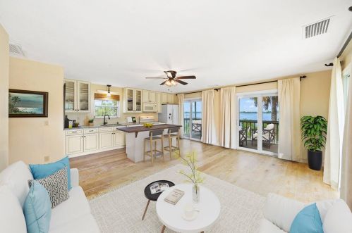 10060 Tropical Trl, Merritt Island FL 32953-6060 exterior