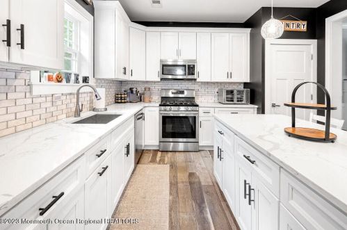 908 Calvin St, Lacey NJ 08731-1056 exterior