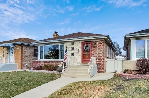 7528 Palatine Ave, Chicago, IL 60631-1823