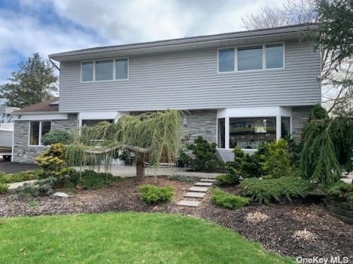 14 Cornfield Ln, Commack, NY 11725-2702
