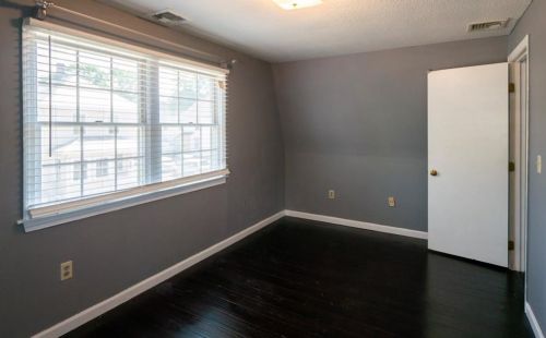 56 Gould St, Middletown RI 02840-2144 exterior