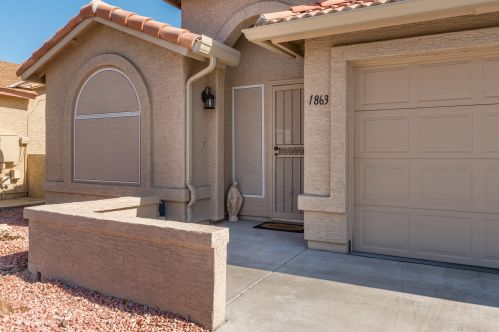 1863 Peach Tree Dr, Chandler AZ 85249-8917 exterior