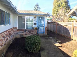 6345 52nd Ave, Portland OR  97206-6832 exterior