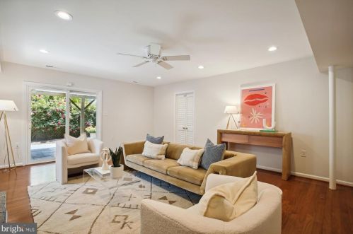 6340 Golf Crse Sq, Alexandria VA 22307-1225 exterior