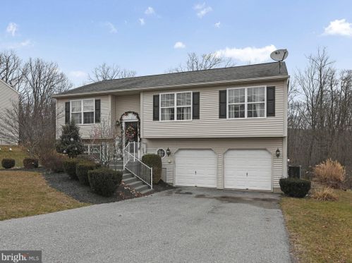 37 Mountain View Ln, Primrose, PA 17901-8372