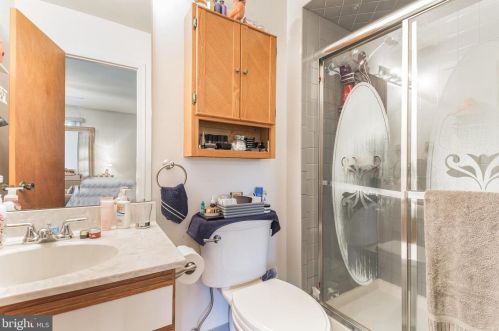 35 Aspen Dr, New Brunswick NJ 08902-1052 exterior