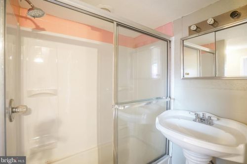 644 2 St, Trenton NJ 08611-3021 exterior