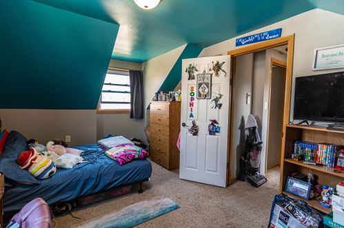 6613 Dodge Pl, Milwaukee WI  53220-1329 exterior