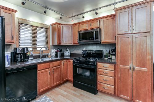 6144 Nagle Ave, Chicago IL 60634-3877 exterior