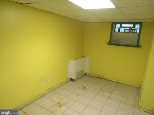 5834 3 St, Philadelphia PA 19106-1802 exterior