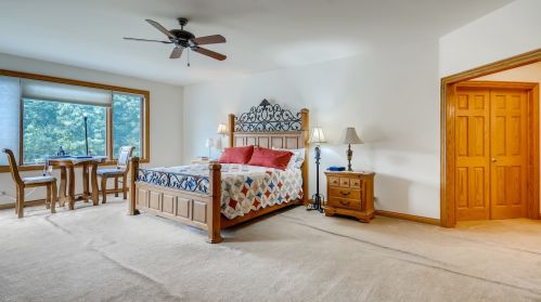 7817 Vly Hl Rd, Bull Valley IL 60098-7885 exterior