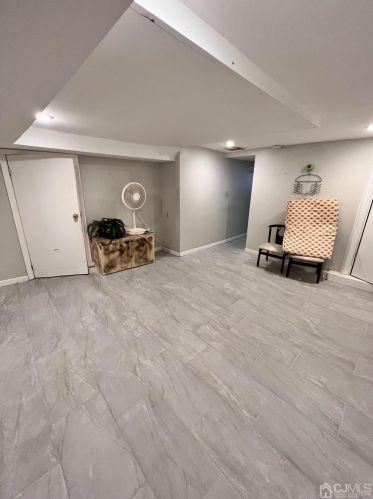 1087 Rahway Ave, Avenel NJ 07001-2011 exterior