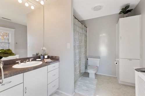 604 University Dr, Rochester MI 48307-1850 exterior