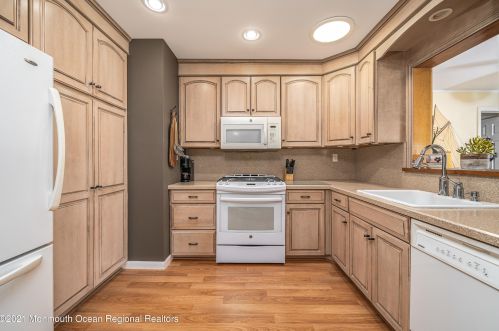 807 Bowline Dr, Lacey NJ 08731-3006 exterior