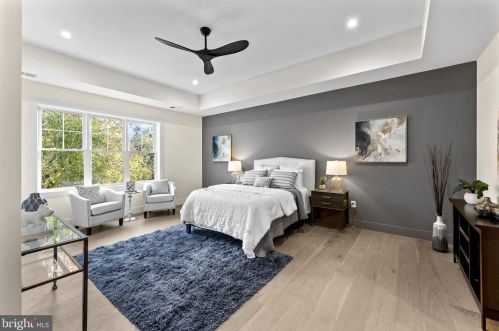 1327 Mayflower Dr, Mc Lean VA 22101-3405 exterior