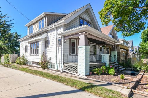 359 Montana St, Milwaukee WI  53207-2017 exterior