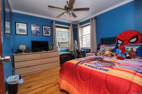 2542 Bouck Ave, Bronx NY 10469-5710 exterior