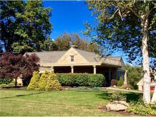27 Forest Grove Rd, Moon Twp, PA 15108-3484